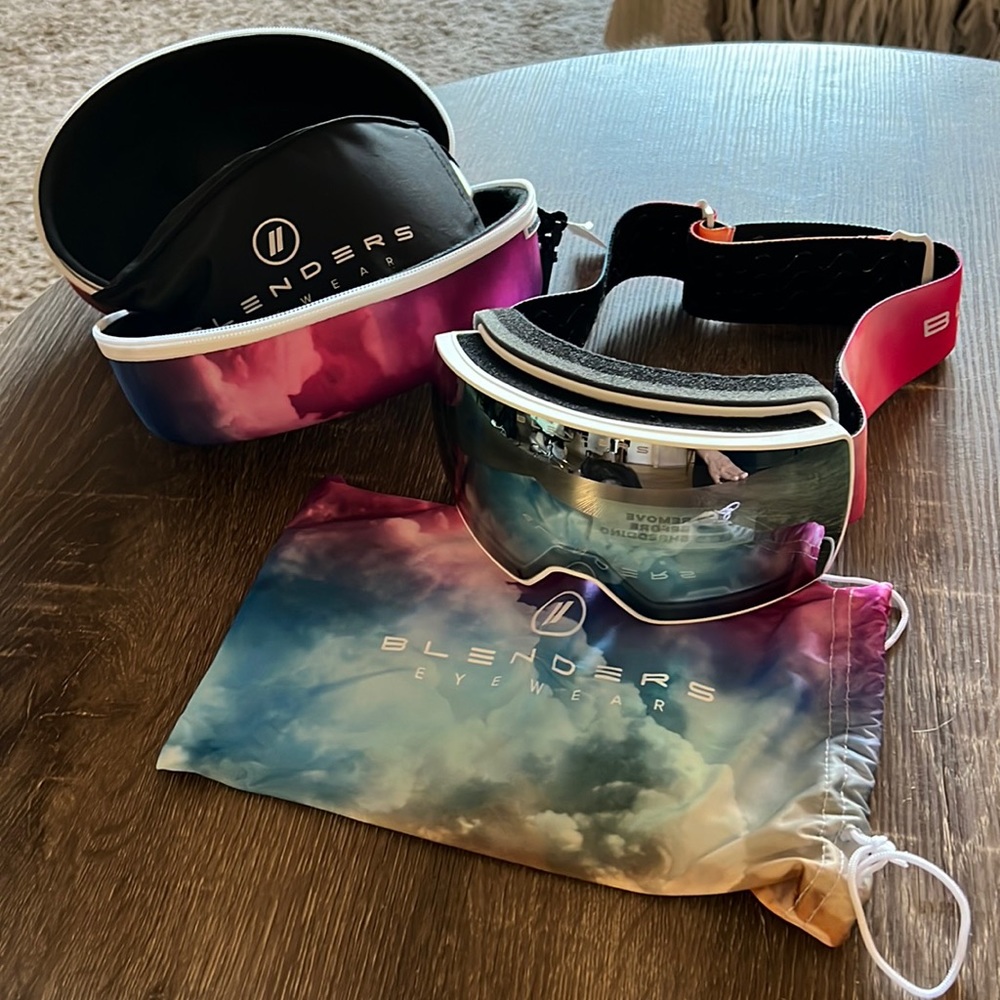 Blenders Nebula Snow Goggles